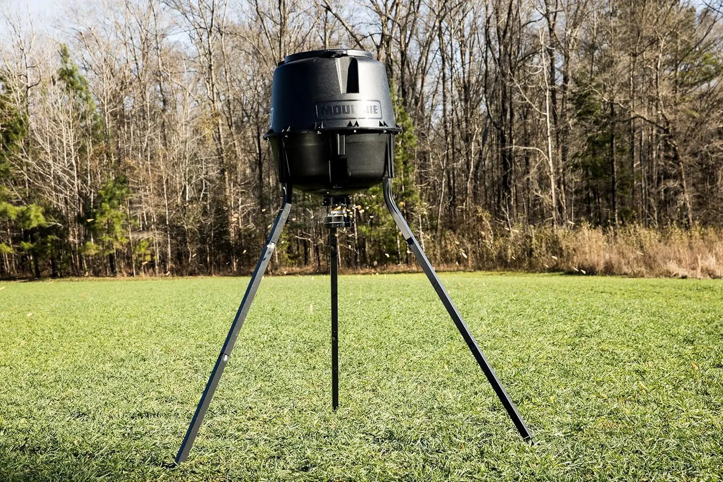 Deer Feeder With Digital Timer And Quick Lock Hopper