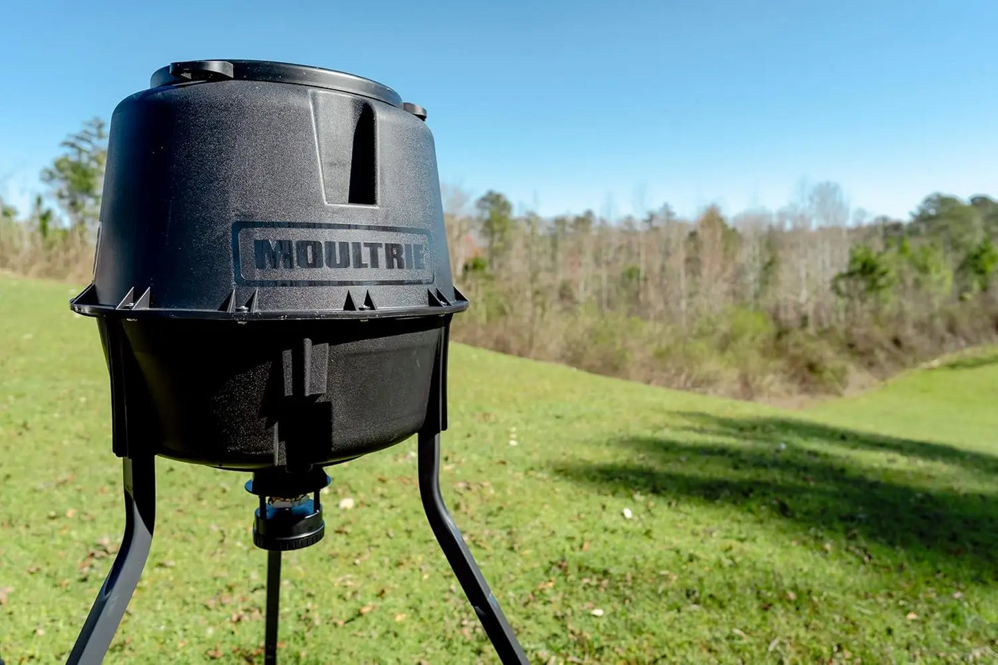 Deer Feeder With Digital Timer And Quick Lock Hopper